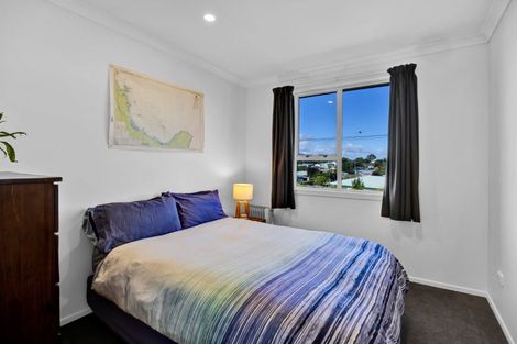 Photo of property in 25 Simons Street, Moturoa, New Plymouth, 4310