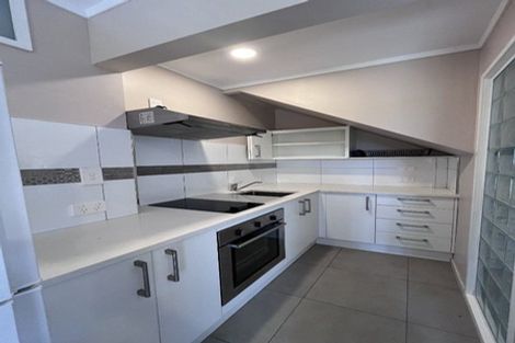 Photo of property in 16 Kerlin Crescent, West Harbour, Auckland, 0618