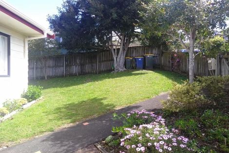 Photo of property in 2/9 Valecrest Place, Bayview, Auckland, 0629