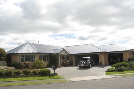 Photo of property in 2 Holdsworth Drive, Otamatea, Whanganui, 4500