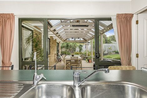 Photo of property in 70 Lothian Brae, Wattle Downs, Auckland, 2103