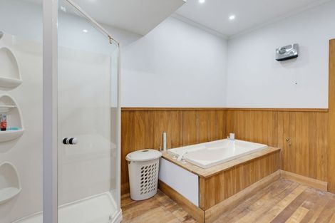 Photo of property in 30 Mccaughan Street, Browns, Winton, 9781