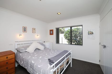 Photo of property in 8 Settlers Close, Whalers Gate, New Plymouth, 4310