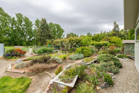 Photo of property in 92 Timaru Road, Waimate, 7924