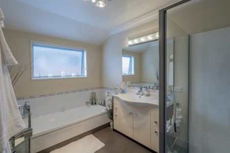 Photo of property in 6 Barry Curtis Place, Levin, 5510