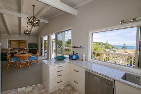 Photo of property in 20 Stratford Drive, Cable Bay, 0420