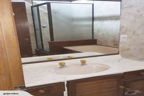 Photo of property in 57 Cron Avenue, Te Atatu South, Auckland, 0610