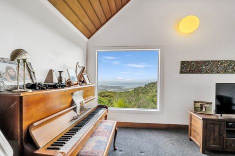 Photo of property in 1/51 Quinns Road, Waiatarua, Auckland, 0612