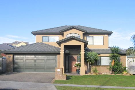 Photo of property in 27 Moyrus Crescent, East Tamaki Heights, Auckland, 2016
