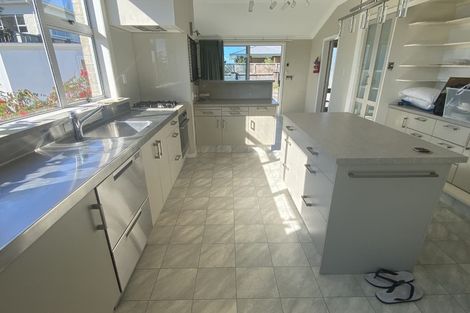 Photo of property in 7 Waimea Street, Westown, New Plymouth, 4310