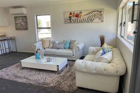 Photo of property in 3/11a Bayside Avenue, Te Atatu Peninsula, Auckland, 0610