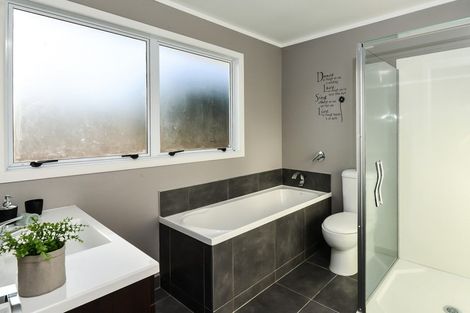 Photo of property in 12 Katherine Place, Melville, Hamilton, 3206