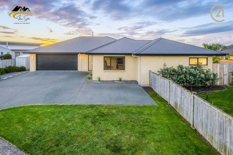 Photo of property in 32 Ripple Grove, Waiuku, 2123