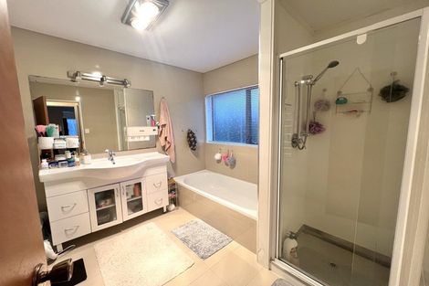 Photo of property in 2/7 Olena Avenue, Sunnyhills, Auckland, 2010