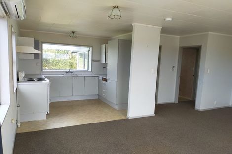 Photo of property in 16 Babich Road, Henderson Valley, Auckland, 0614