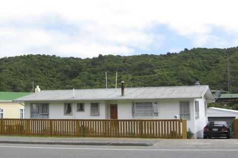 Photo of property in 97a Waikawa Road, Picton, 7220