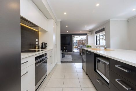 Photo of property in 61 Vinistra Road, Kumeu, 0810