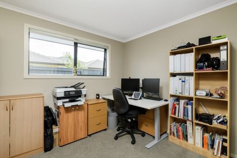 Photo of property in 21 Livingstone Drive, Papamoa Beach, Papamoa, 3118