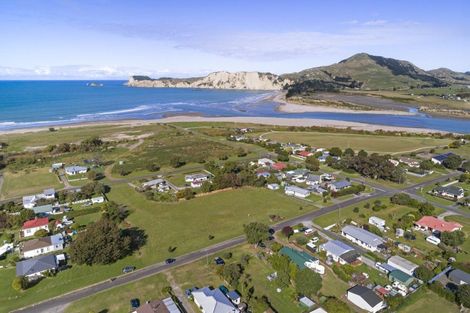 Photo of property in 1 Adventure Street, Tolaga Bay, 4077