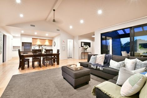 Photo of property in 240 Hillcrest Road, Wainui, 0931