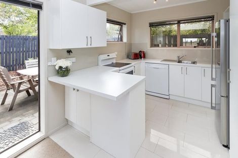 Photo of property in 1/18 Oliver Twist Avenue, Mellons Bay, Auckland, 2014