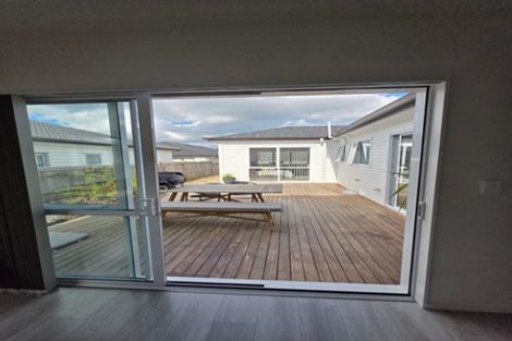 Photo of property in 7 Vinistra Road, Kumeu, 0810