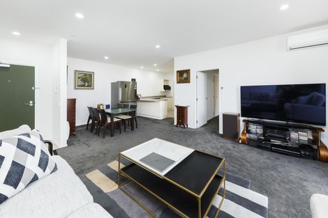 Photo of property in Maddison Apartments, 2/6c Queen Street, Palmerston North, 4410