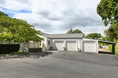 Photo of property in 5 Waicola Drive, Fitzherbert, Palmerston North, 4471