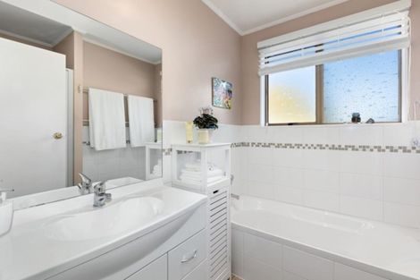 Photo of property in 3 Waipounamu Drive, Kelson, Lower Hutt, 5010