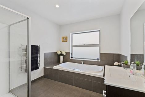 Photo of property in 11 Prebblewood Drive, Prebbleton, 7604