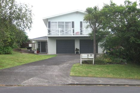 Photo of property in 1/28 Holdaway Avenue, Northcote, Auckland, 0627
