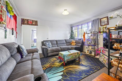 Photo of property in 16 Parrs Cross Road, Henderson, Auckland, 0612