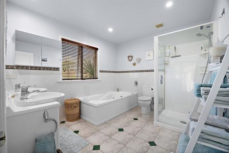 Photo of property in 1410 Old North Road, Helensville, 0875