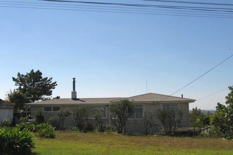 Photo of property in 903 East Coast Road, Northcross, Auckland, 0632