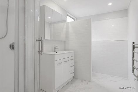 Photo of property in 37 Beaubank Road, Kelston, Auckland, 0602