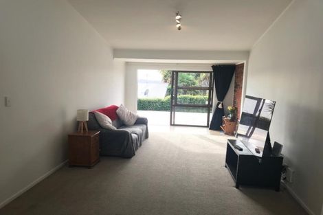 Photo of property in 3/289 Glenfield Road, Glenfield, Auckland, 0629