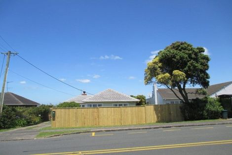 Photo of property in 82 Ocean View Road, Northcote, Auckland, 0627