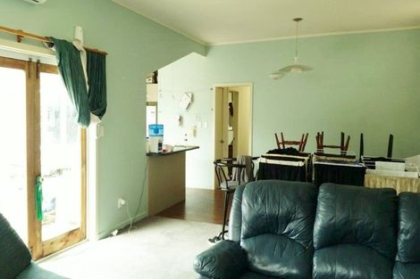 Photo of property in 16 Edinburgh Terrace, Berhampore, Wellington, 6023