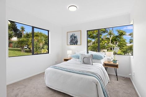 Photo of property in 48 Rising Parade, Fairview Heights, Auckland, 0632