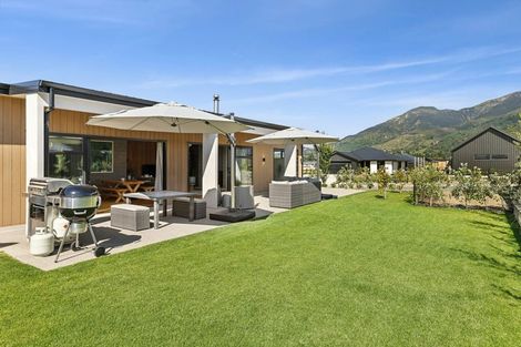 Photo of property in 2 Tomtit Crescent, Lake Hawea, Wanaka, 9382
