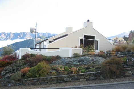 Photo of property in 5 Windsor Place, Queenstown, 9300