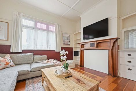 Photo of property in 35 Thackeray Street, Hamilton Lake, Hamilton, 3204