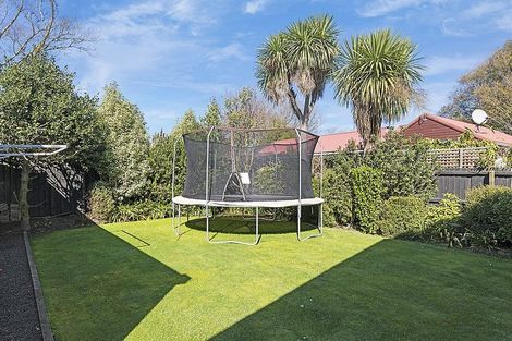 Photo of property in 2/64 Crofton Road, Harewood, Christchurch, 8051