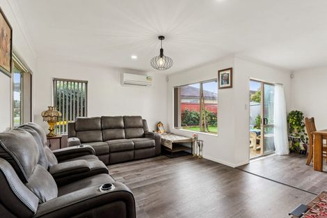 Photo of property in 21 Stellata Court, Randwick Park, Auckland, 2105