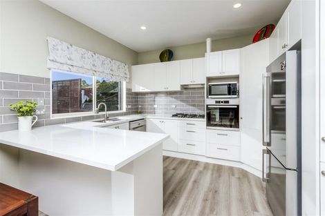 Photo of property in 17 Bushglen Court, Browns Bay, Auckland, 0630