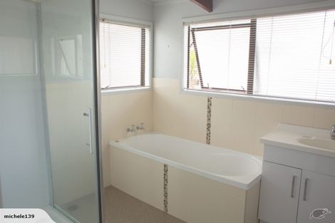 Photo of property in 2/40 Saxon Street, Waterview, Auckland, 1026