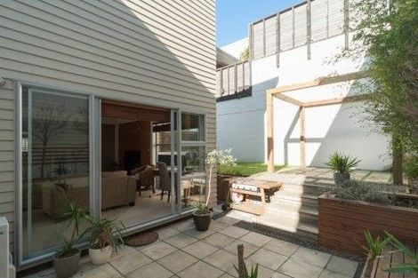 Photo of property in 3 Tiketike Way, Brooklyn, Wellington, 6021