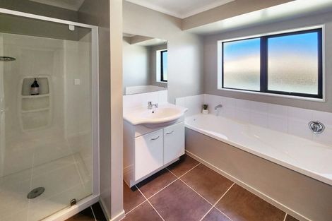 Photo of property in 2 Percy Kinsman Crescent, Riverstone Terraces, Upper Hutt, 5018