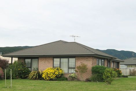 Photo of property in 22 Spackman Crescent, Paraparaumu, 5032