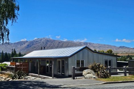 Photo of property in 26 Aorangi Crescent, Lake Tekapo, 7999